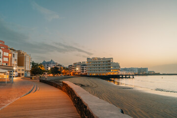 Obraz premium El Medano, Tenerife, Spain - Oct 1,2025 View of El Medano touristic place for surfing, kitesurfing, and windsurfing