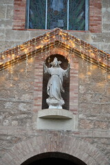 Statues of Mary and Jesus on a church facade in Torrevieja

