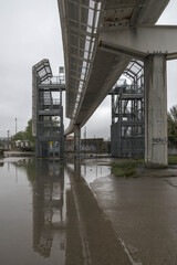 Stra&szlig;enbahnbr&uuml;cke aus Beton in Bologna