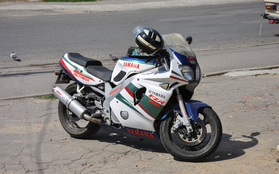 Chechelnik, Vinnitsa region, Ukraine, August 31, 2025: a popular 90s sports motorcycle Yamaha FZR600 Genesis Deltabox is parked on the street on a sunny day. editorial