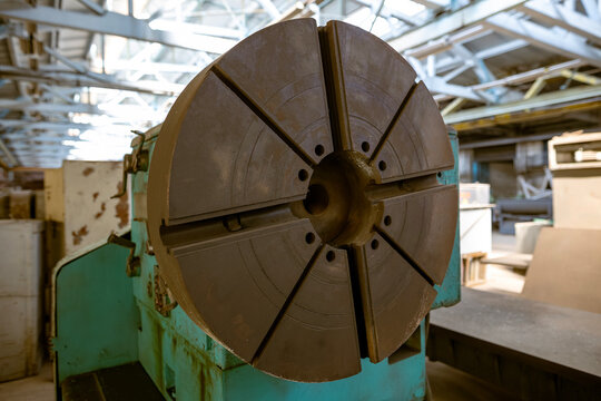 Heavy duty metal lathe chuck in workshop
