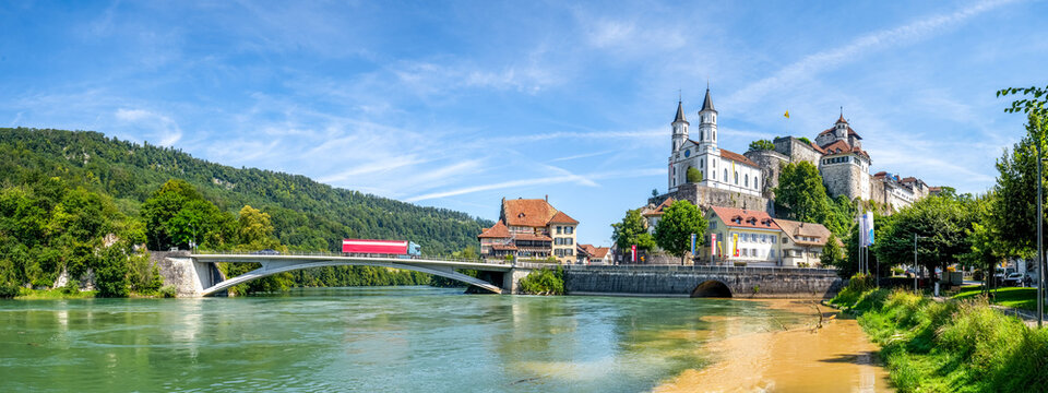 Blick auf Aarburg, Burgenland, Schweiz 