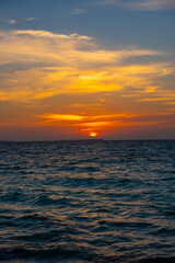 Obraz premium Beautiful sunset. Tranquil closeup calm sea water waves with palm trees. Tropical island beach landscape exotic shore coast. Summer vacation, holiday amazing nature, Maldives.