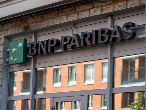 BNP Paribas Bank Signage in Urban Setting