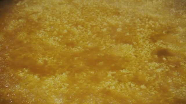 米, 煮る, 鍋, 料理, パエリア, 調理, グツグツ, 沸騰, かき混ぜる, 食べ物, 食事, レストラン, スープ, 煮立つ