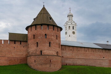 Obraz premium The Mitropolichya Tower of the Novgorod Kremlin (Novgorodsky Detinets) and the Euthymius Bell Tower on a summer day, Veliky Novgorod, Russia