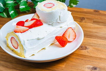 いちごのロールケーキ