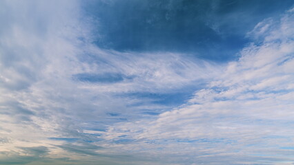 Obraz premium A Beautiful, Cloudy Sky Was Captured in Majestic Serenity for All to Admire and Enjoy