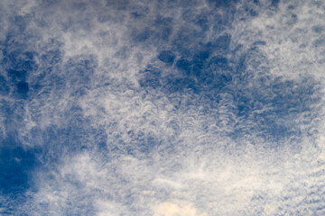 Obraz premium The intricate and beautiful cloud patterns in the sky above are truly mesmerizing