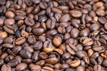 Warm rustic atmosphere showcasing toasted beans and natural aromas, Charming countryside cafe ambiance featuring aromatic roasted beans and matte finish effects