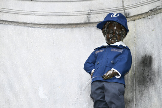 Belgique Bruxelles manneken pis policier 