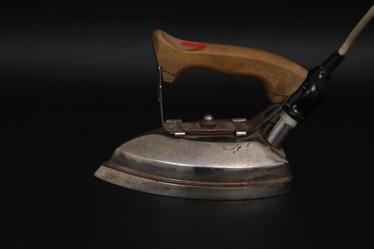 &Uuml;t&uuml;, Eski Elektrikli Terzi &Uuml;t&uuml;s&uuml;