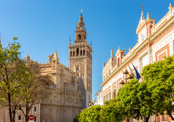 Obraz premium Giralda tower of Seville cathedral on Triumph square, Spain