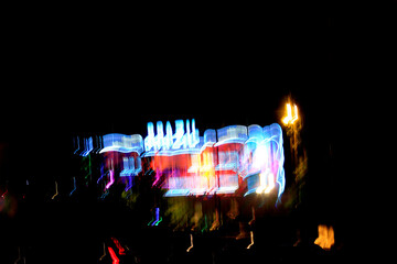 Lumi&egrave;re psych&eacute;d&eacute;lique d'un parc d'attraction