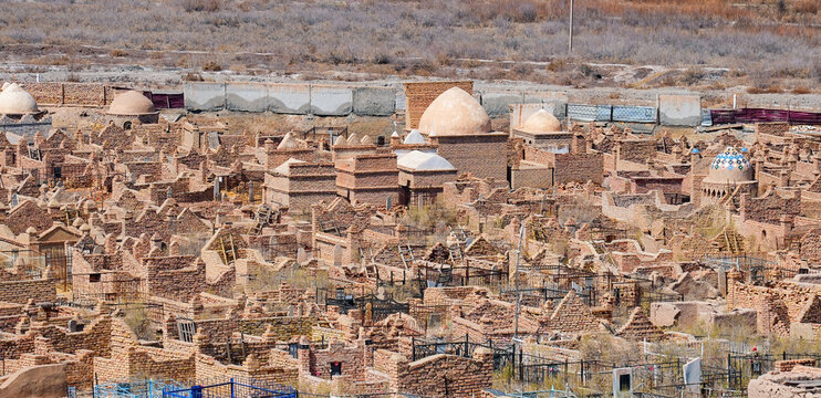 Mizdakhan Necropolis : Ancient tombs and mausoleums in Karakalpakstan, Uzbekistan, Central Asia