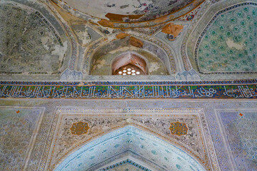 Obraz premium Interior of the Kok Gumbaz Mosque (Blue Dome) : 15th century architecture in Shakhrisabz, Uzbekistan