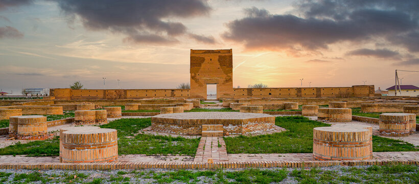 Rabat Malik Caravanserai : Monumental 11th Century landmmark on the Silk Road, Uzbekistan, Central Asia