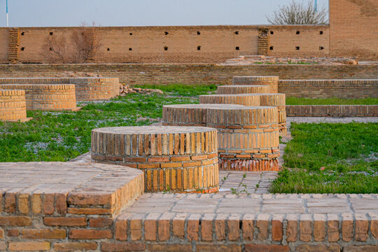 Rabat Malik Caravanserai : Monumental 11th Century landmmark on the Silk Road, Uzbekistan, Central Asia