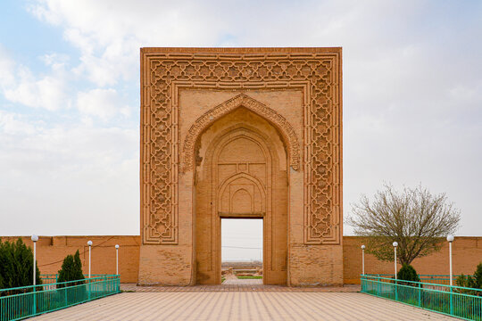 Rabat Malik Caravanserai : Monumental 11th Century landmmark on the Silk Road, Uzbekistan, Central Asia