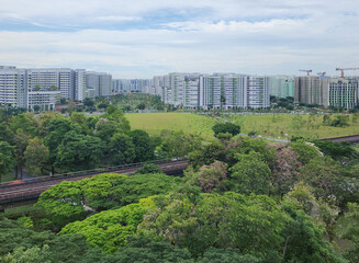 Obraz premium A train passed by the Sun Plaza Park, Tampines heartland district during bloom season - Singapore.