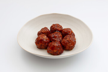 肉団子の甘酢あんかけ 白背景