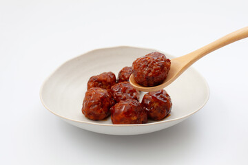 肉団子の甘酢あんかけ 白背景