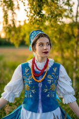 Kaszubka w czepcu i sukience kaszubskiej z wzorami kaszubskimi © SILVERY BIRD