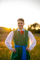 Kaszub w stroju kaszubskim w wzory kaszubskie © SILVERY BIRD