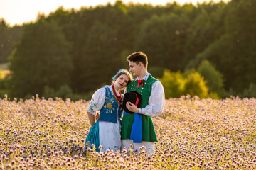 Kaszubska pora w strojach kaszubskich we wzory kaszubskie © SILVERY BIRD