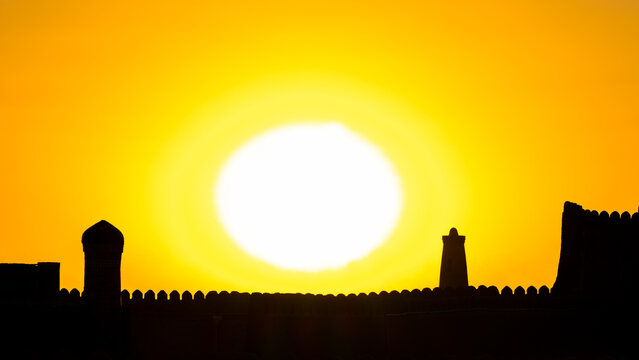 South Gate and wall (Tosh Darvosa) at sunset, Ichan Kala Old City, Khiva, Kizilkum desert, Khwarezm region, Uzbekistan