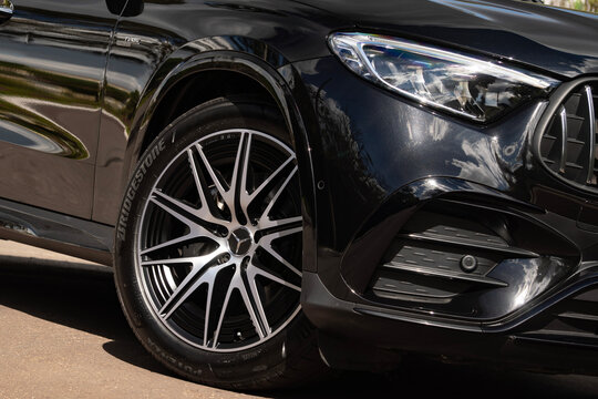 Mercedes-Benz GLC 43 AMG front wheel angled shot, Luxury SUV rim and bumper