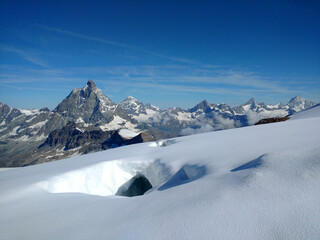 Panorama Alp ze szczytu Breithorn, widok na Matterhorn i alpejskie lodowce © W Podróży do Chmur