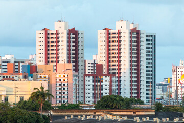 Zona residencial com pr&eacute;dios de m&eacute;dio e alto padr&atilde;o