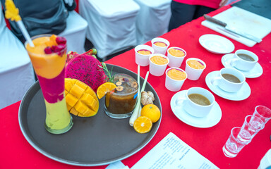 Fresh fruit juices made from a variety of fruits, vegetables, and roots contain many vitamins and minerals that are very beneficial to human health during work.