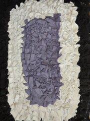 Surface texture of a mat made of leftover cloth