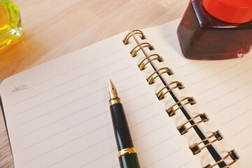 万年筆とインクとメモ帳