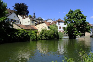 Obraz premium An der Regnitz in der UNESCO-Weltkulturerbestadt Bamberg, Oberfranken, Franken, Bayern, Deutschland