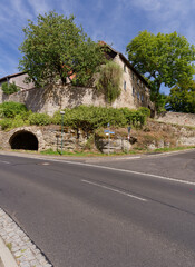 Kirchenburg in Kaltensundheim einem Ortsteil der Stadt Kaltennordheim, Biosph&auml;renreservat Rh&ouml;n, Landkreis Schmalkalden-Meiningen in Th&uuml;ringen, Deutschland
