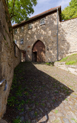 Kirchenburg in Kaltensundheim einem Ortsteil der Stadt Kaltennordheim, Biosph&auml;renreservat Rh&ouml;n, Landkreis Schmalkalden-Meiningen in Th&uuml;ringen, Deutschland