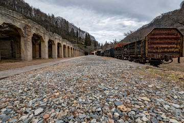 旧太子駅ホッパー棟と貨車