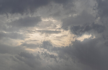 Obraz premium Colorful dramatic sky with cloud at sunset.