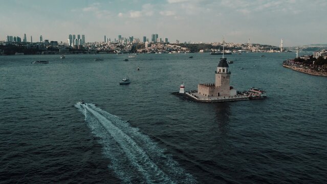 A tiny lighthouse in Istanbul