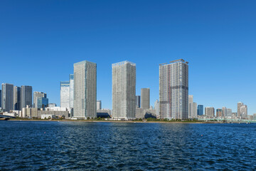 冬の青空と豊洲から見た晴海　晴海運河　東京都江東区豊洲