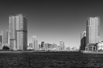 Fototapeta premium 冬の青空と豊洲からの風景 晴海運河