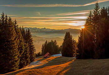 Allg&auml;u - Wandern - Sonnenuntergang - Alpen - Berge - Stadel - Winter