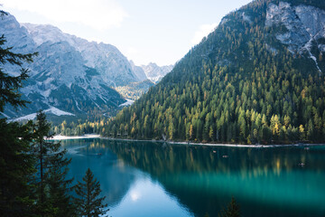 Fototapeta premium Mountain Lake Scene - Lago di Braies Italy Dolomites, Emerald green lake with mountains, alpine trees and alps landscapes - jigsaw puzzle and chocolate box perfect - sunny autumn fall day
