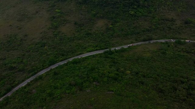 Vista de cima da estrada br
