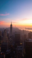 Obraz premium Stunning Sunset Over New York City Skyline with Empire State Building