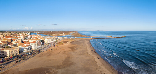 Valras plage et l'embouchure de l'Orb dans l'H&eacute;rault en Occitanie (France)