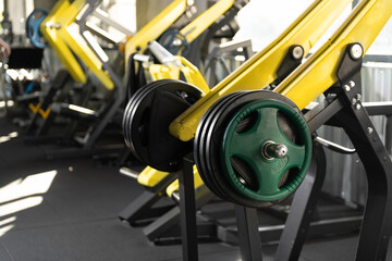 Close Up Lat Pulldown Machine with Weight Plates